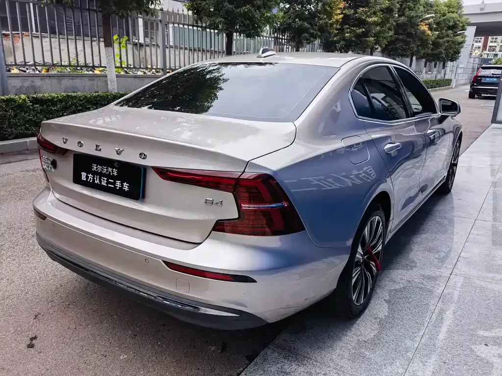 Volvo S60 2022 из CN, фото 4
