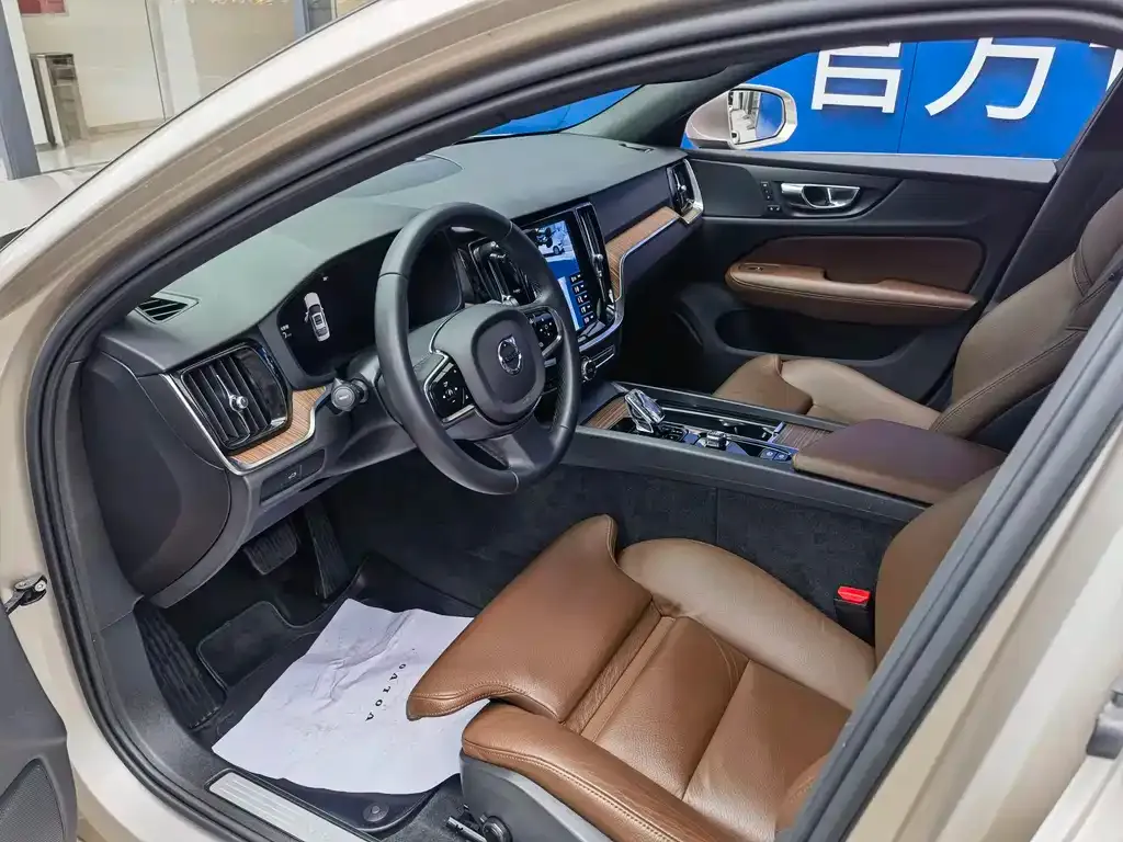 Volvo S60 2022 из CN, фото 7