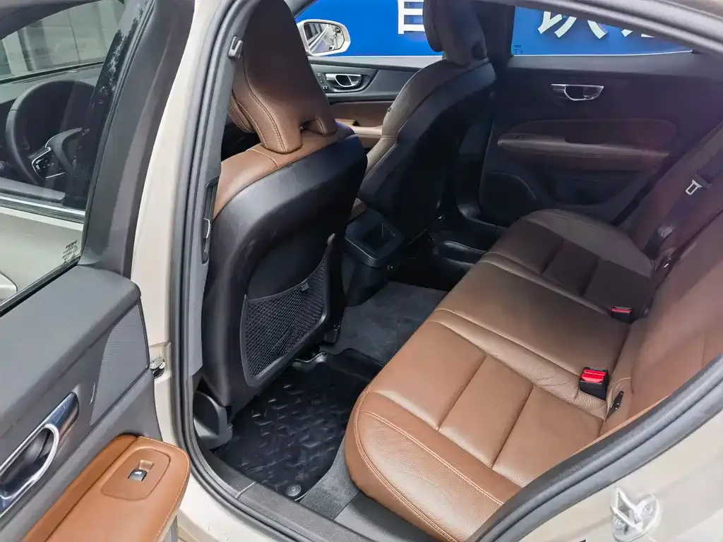 Volvo S60 2022 из CN, фото 9