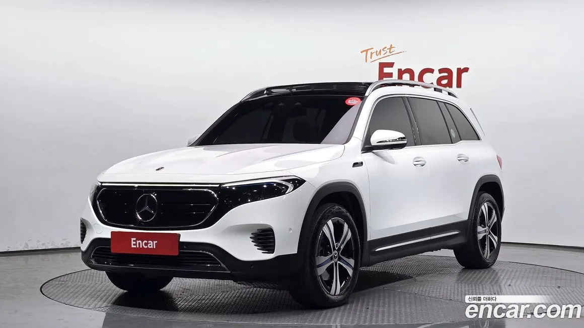 Mercedes-Benz EQB — фото 1