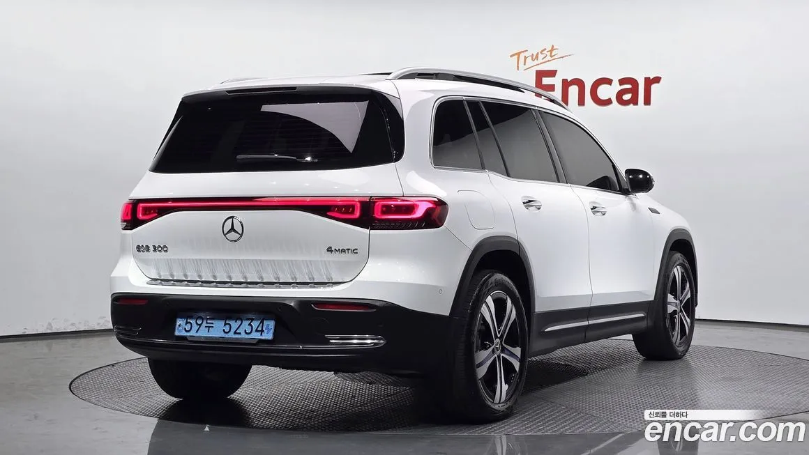 Mercedes-Benz EQB — фото 2