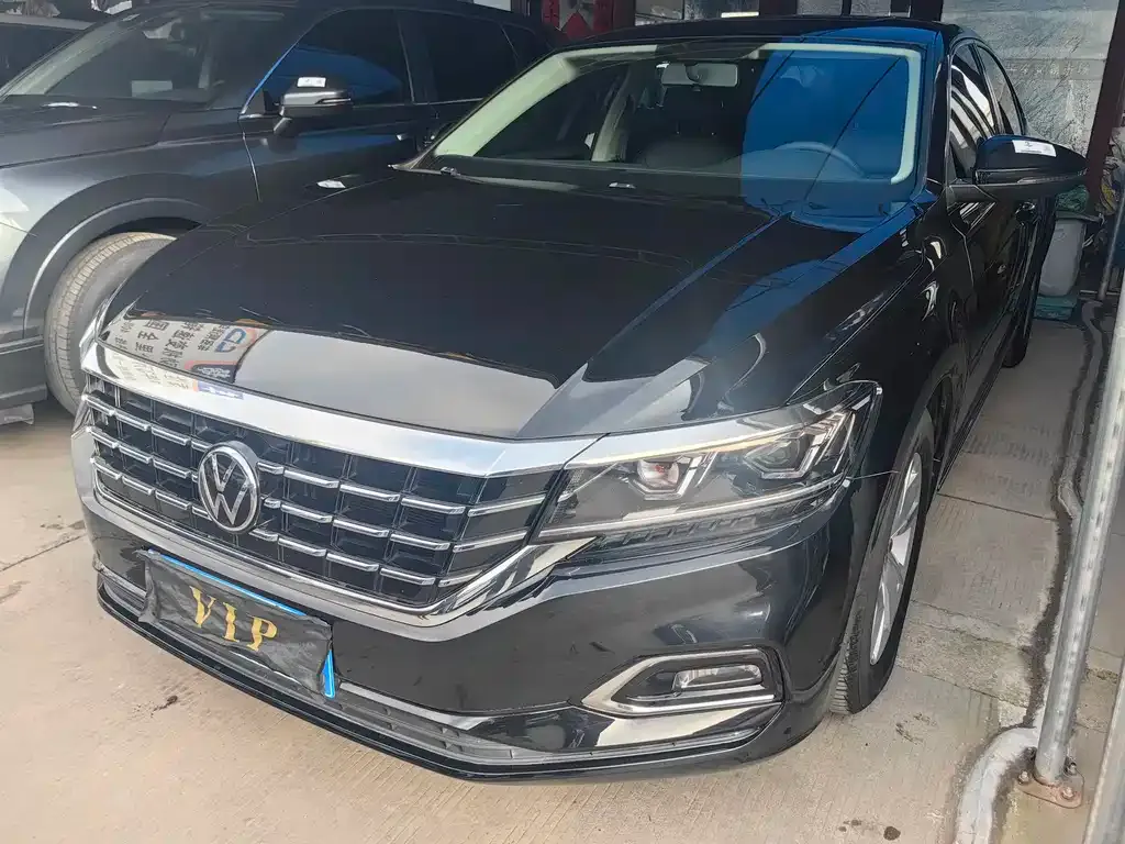 Volkswagen Passat — фото 1