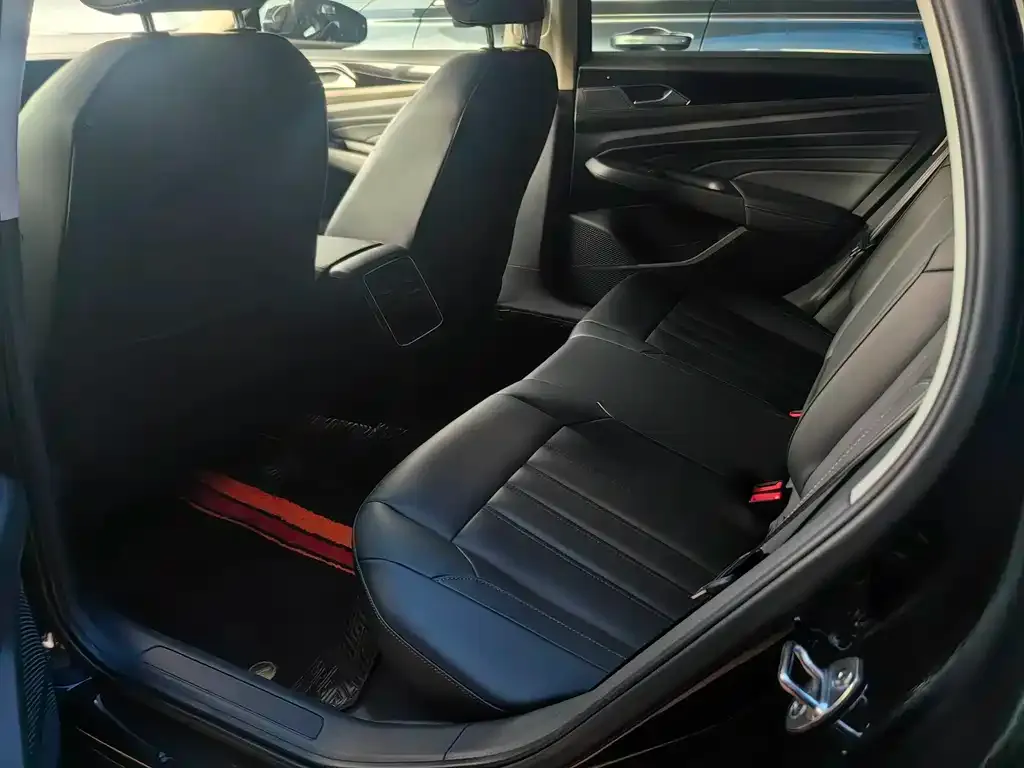 Volkswagen Passat — фото 9