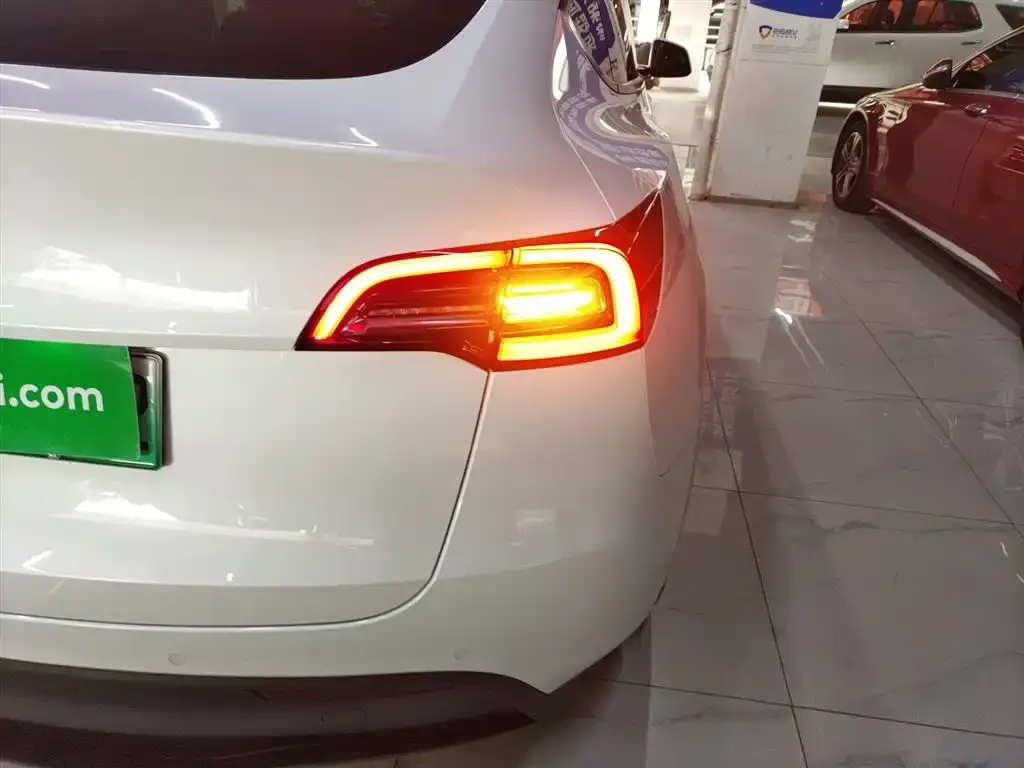 Tesla Model Y 2023 из CN, фото 8