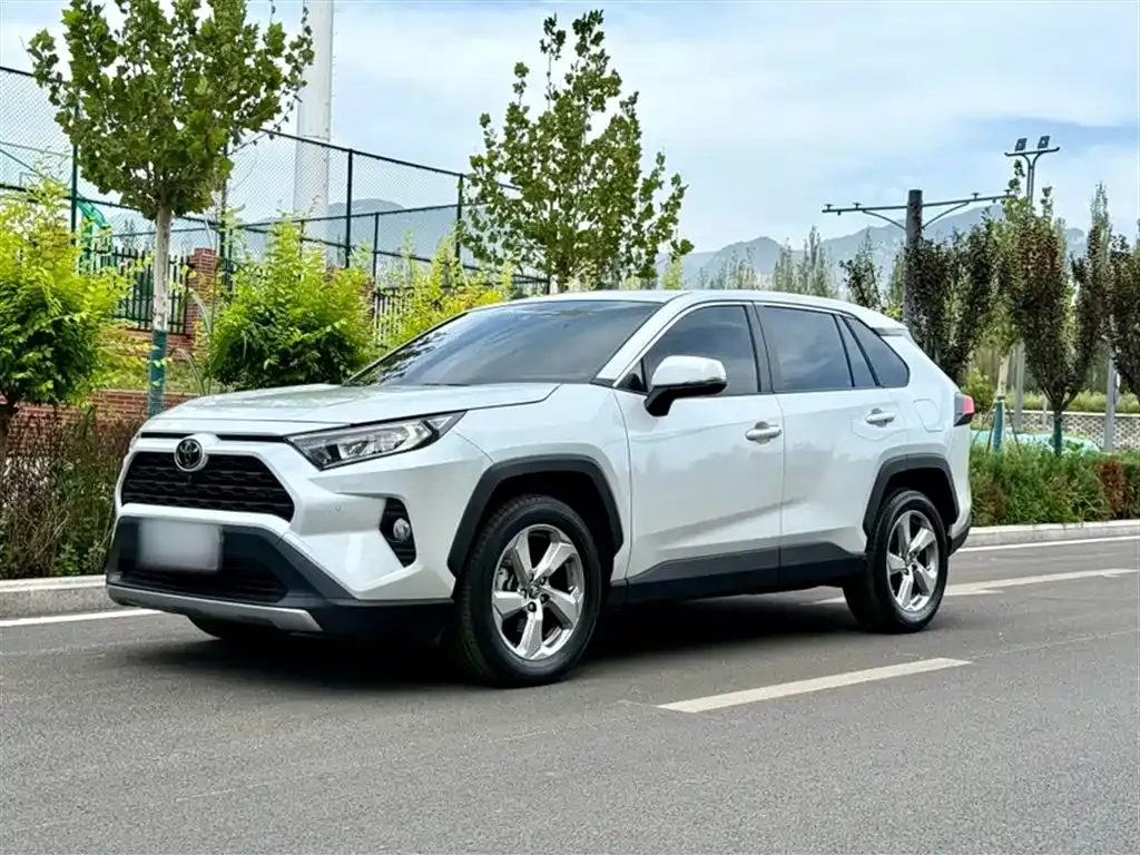 Toyota RAV4 — фото 3