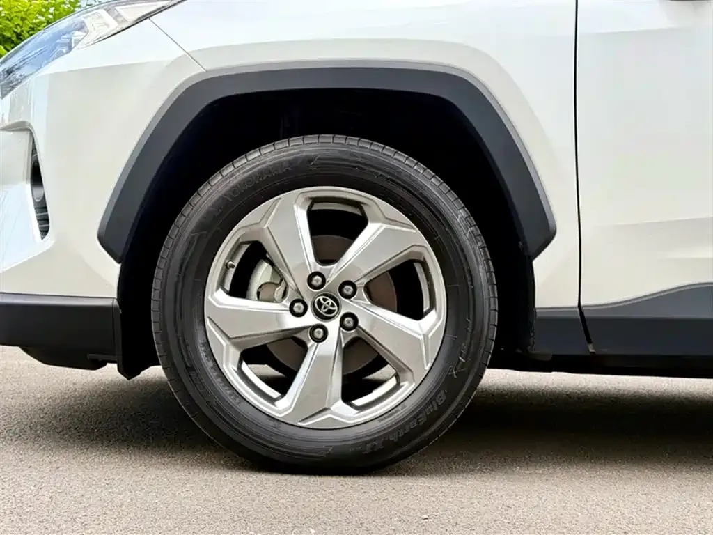 Toyota RAV4 — фото 7