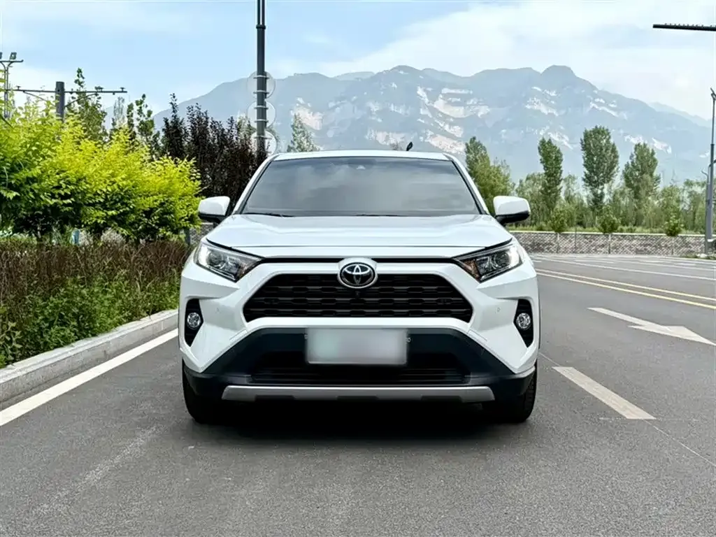 Toyota RAV4 — фото 8