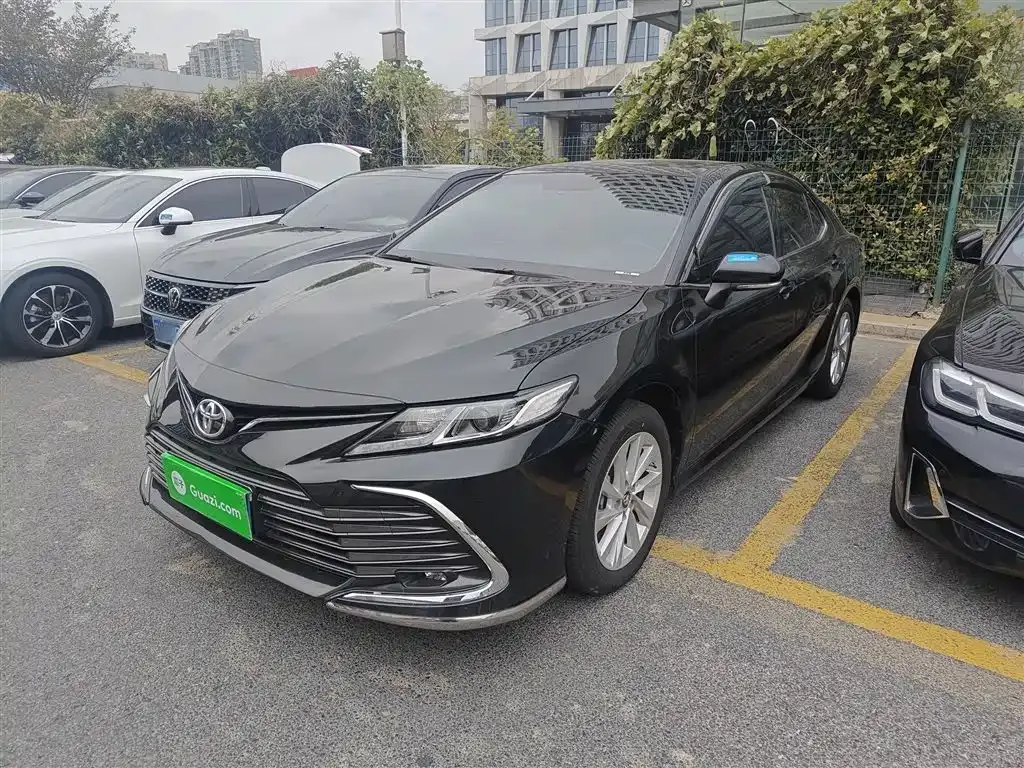 Toyota Camry — фото 2