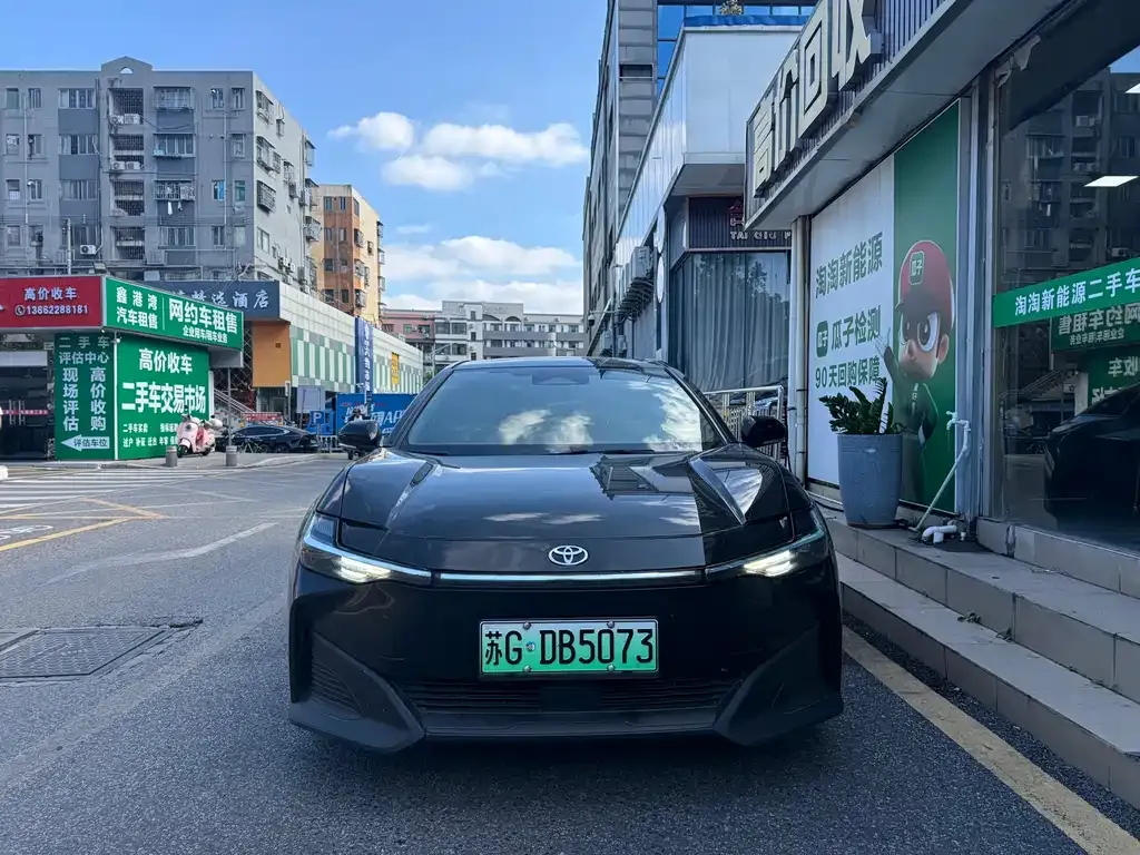 Toyota bZ3 2024 из CN, фото 1