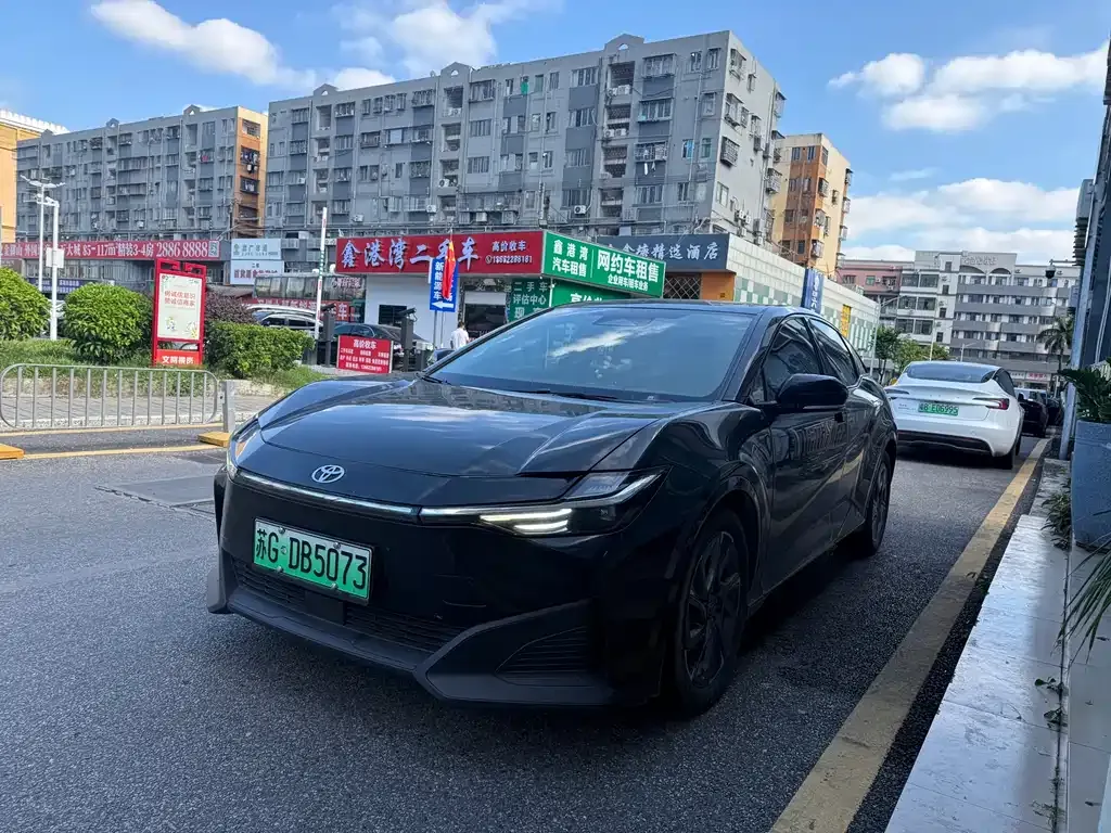 Toyota bZ3 2024 из CN, фото 2