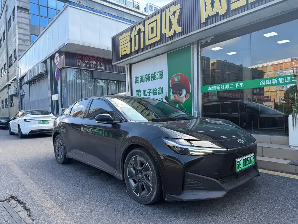 Toyota bZ3 2024 из CN, фото 3