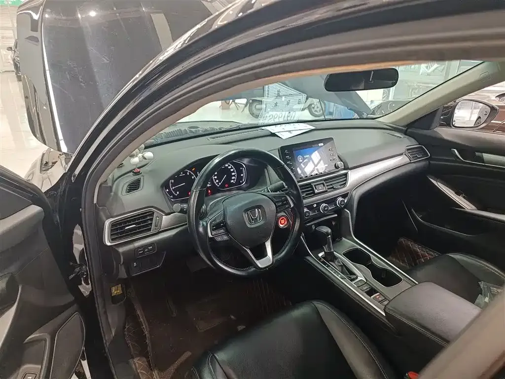 Honda Accord — фото 10