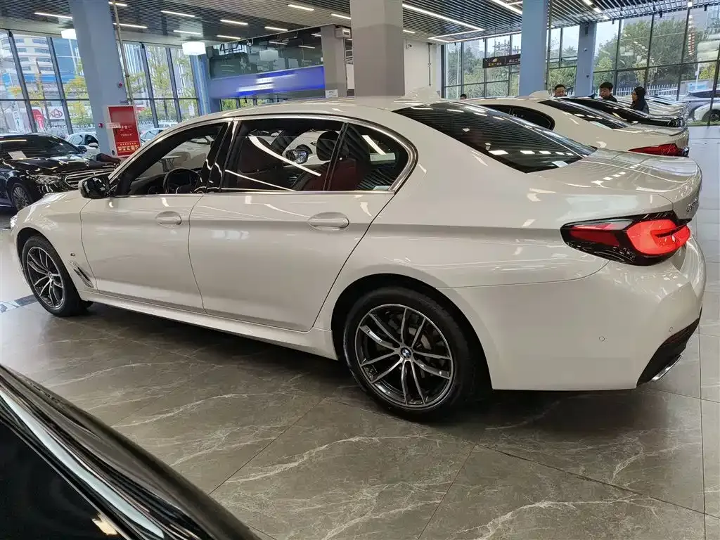 BMW 5 Series — фото 5