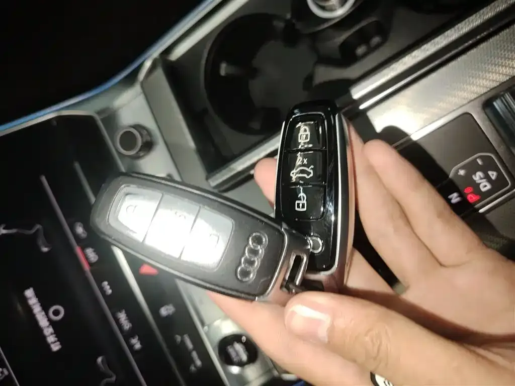 Audi A6L 2023 из CN, фото 9