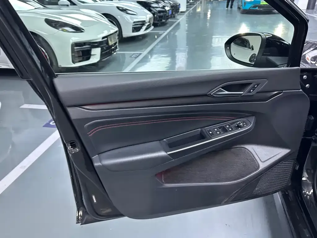 Volkswagen Golf GTI 2022 из CN, фото 4
