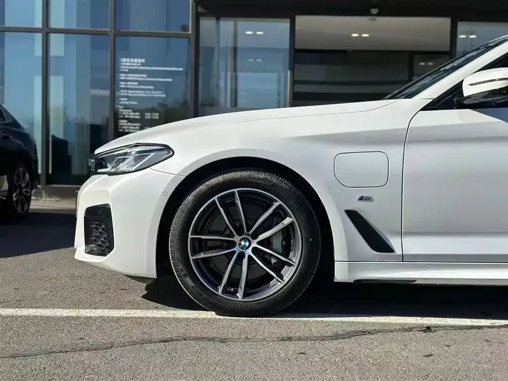 BMW 5 Series New Energy — фото 3