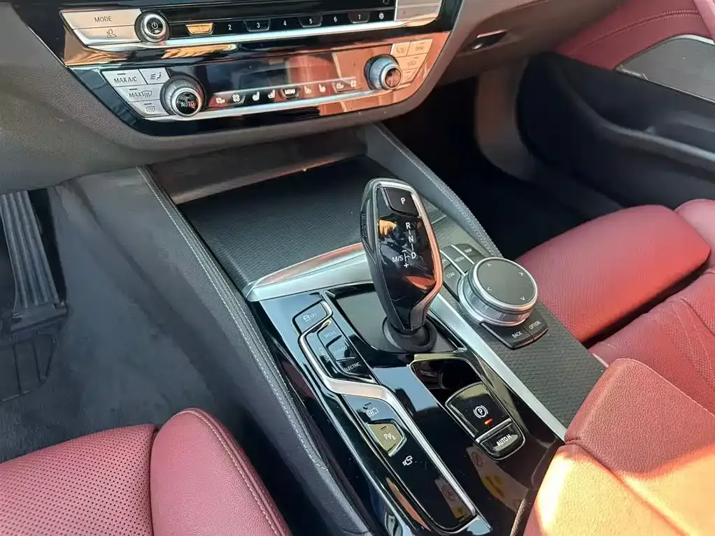 BMW 5 Series New Energy — фото 9