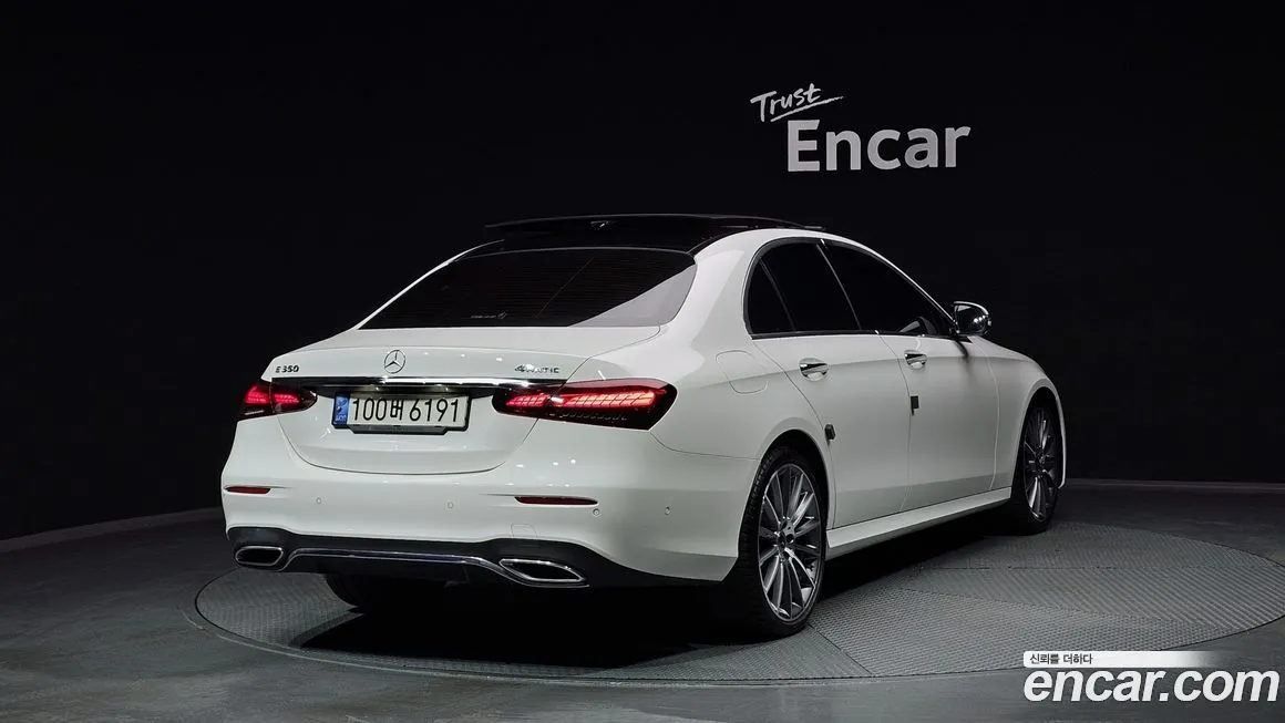 Mercedes-Benz E-Class — фото 2
