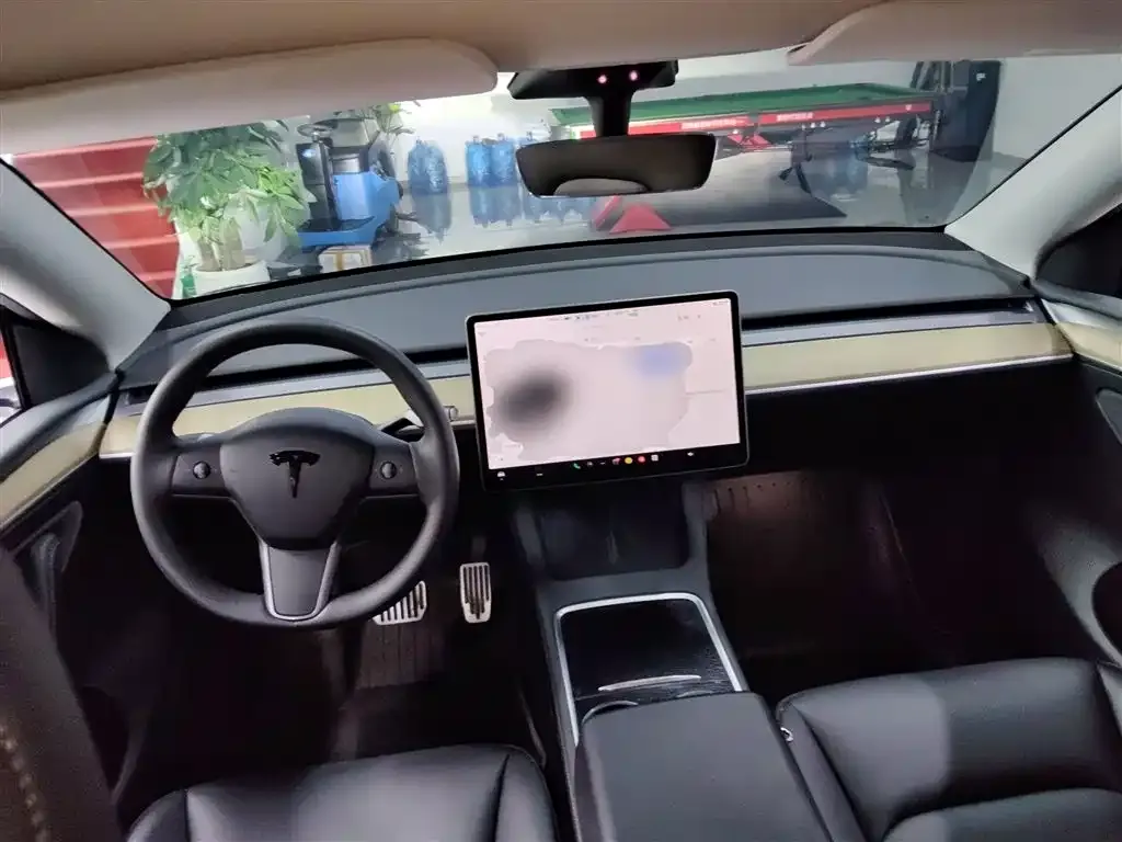 Tesla Model Y — фото 10