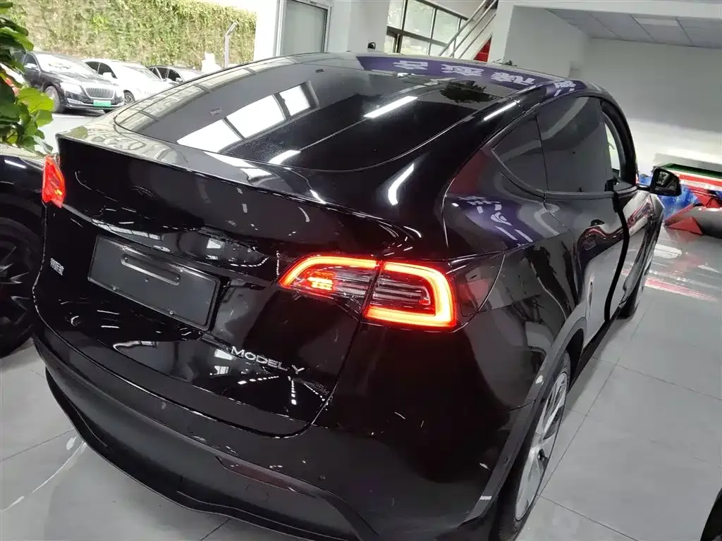Tesla Model Y — фото 7
