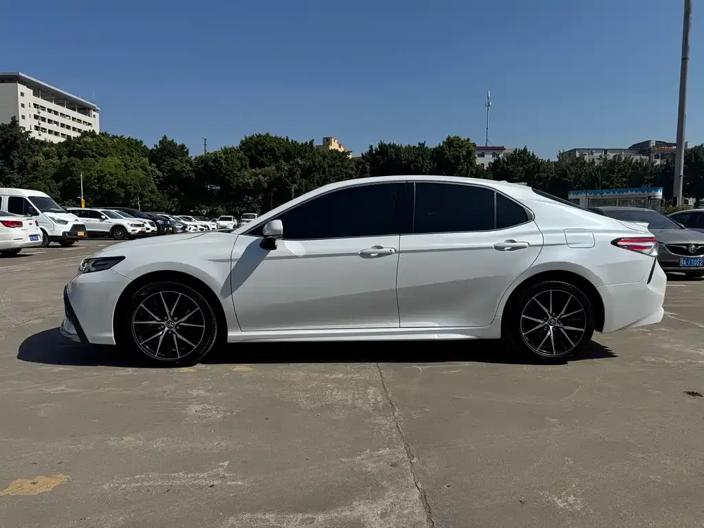 Toyota Camry 2022 из CN, фото 4