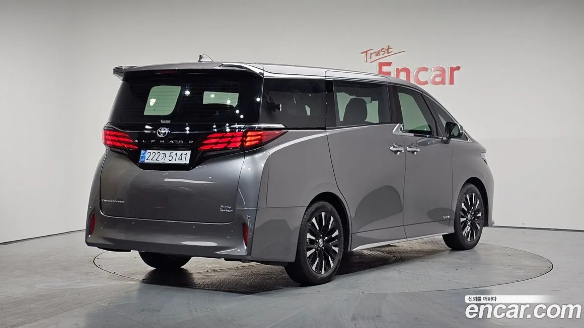 Toyota Alphard — фото 2