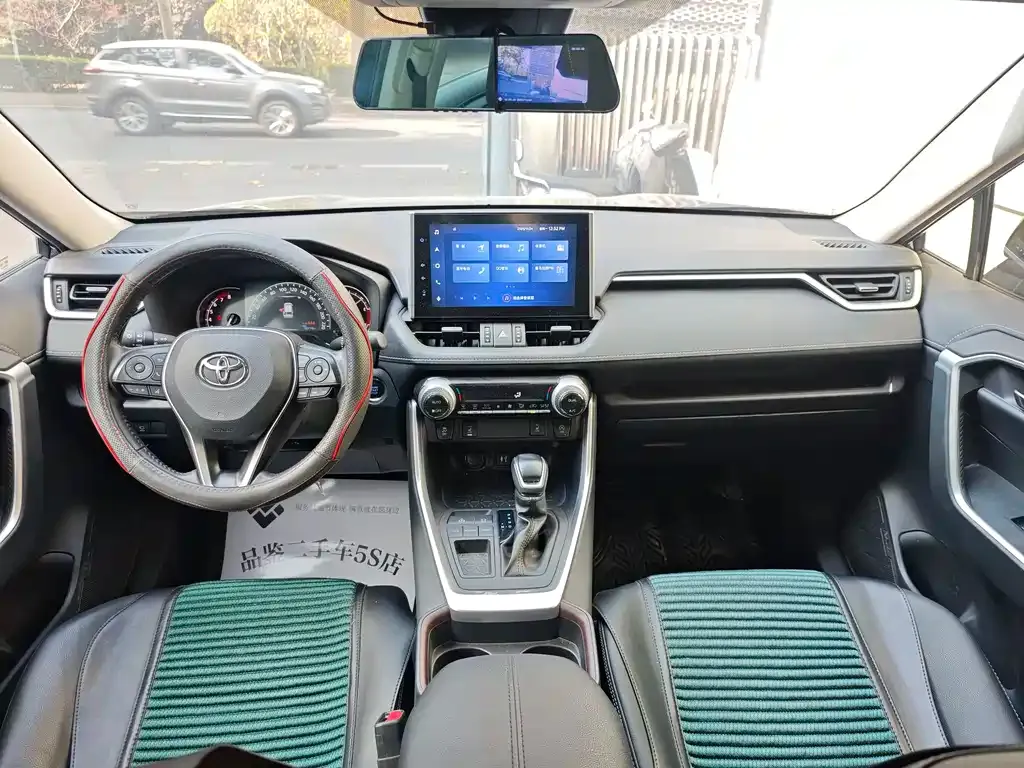 Toyota RAV4 — фото 10