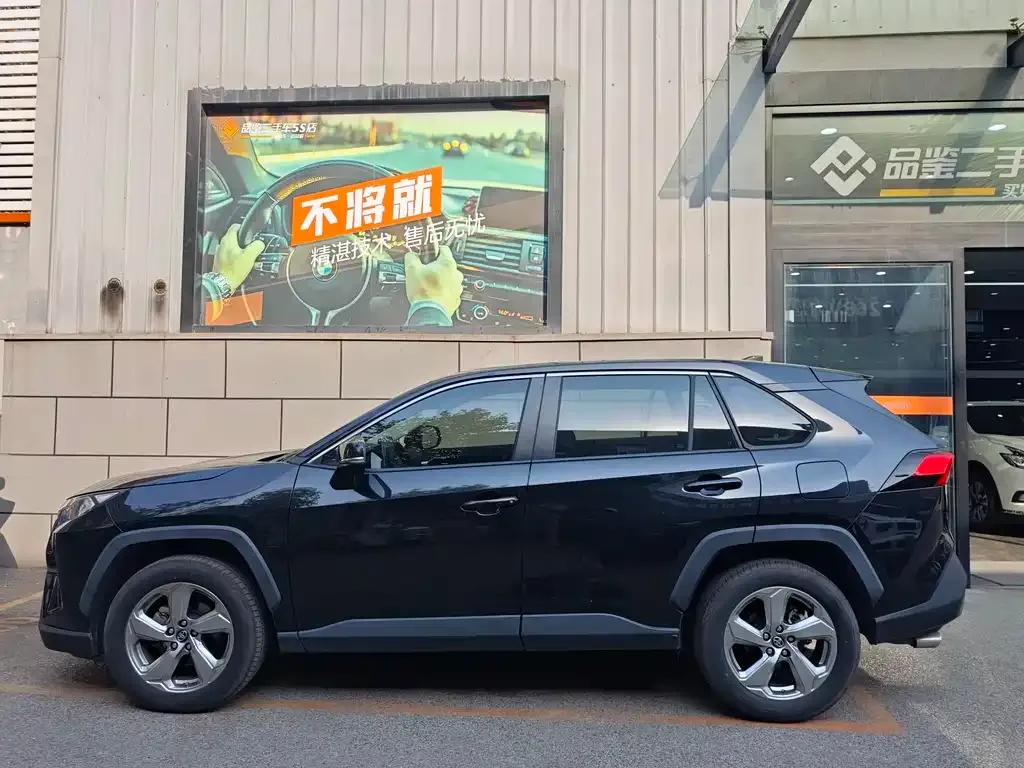 Toyota RAV4 — фото 2
