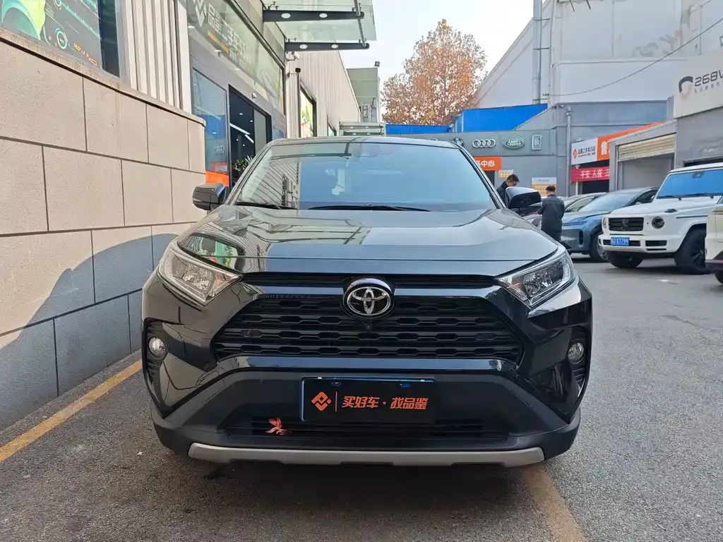 Toyota RAV4 — фото 4