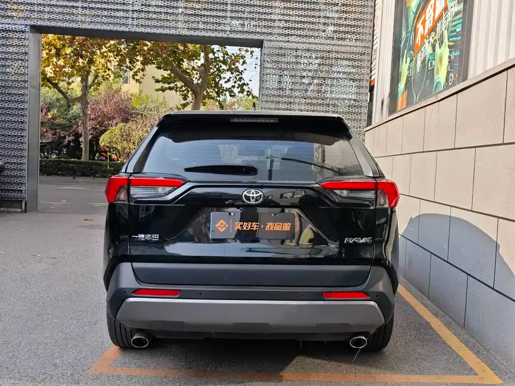 Toyota RAV4 — фото 6