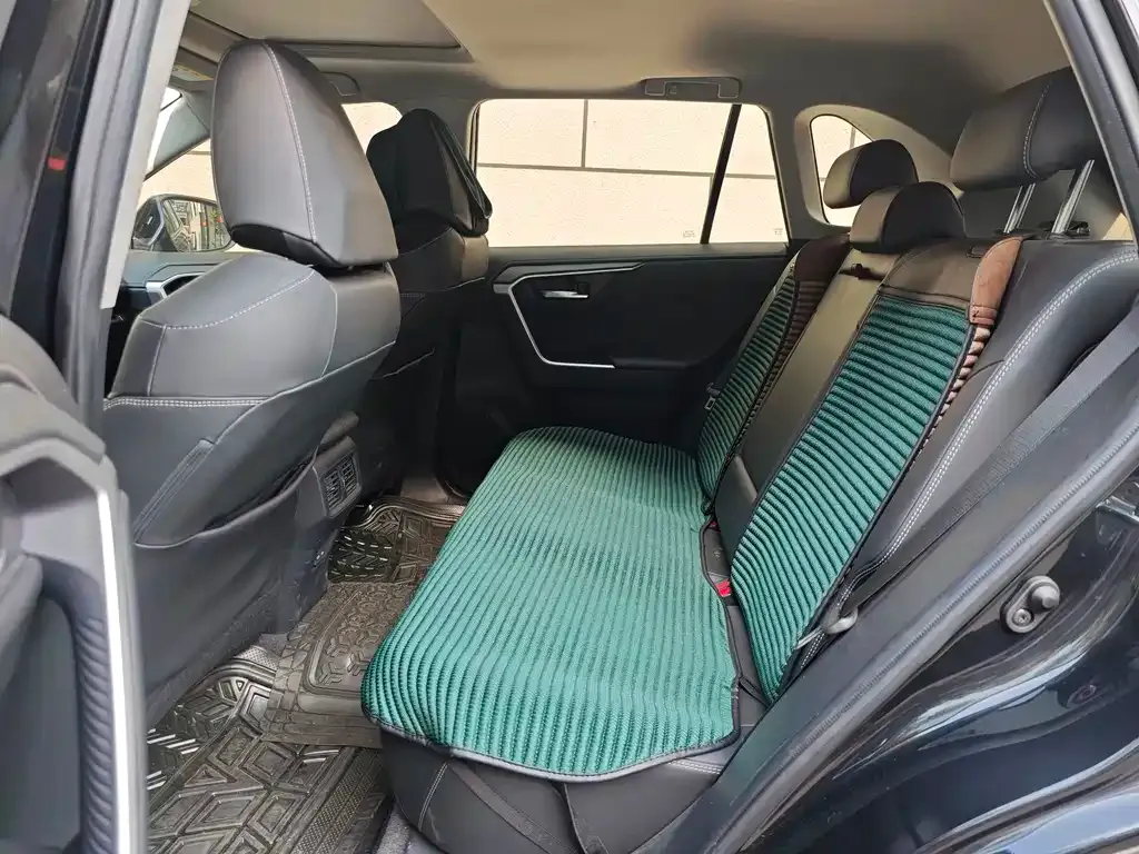 Toyota RAV4 — фото 8