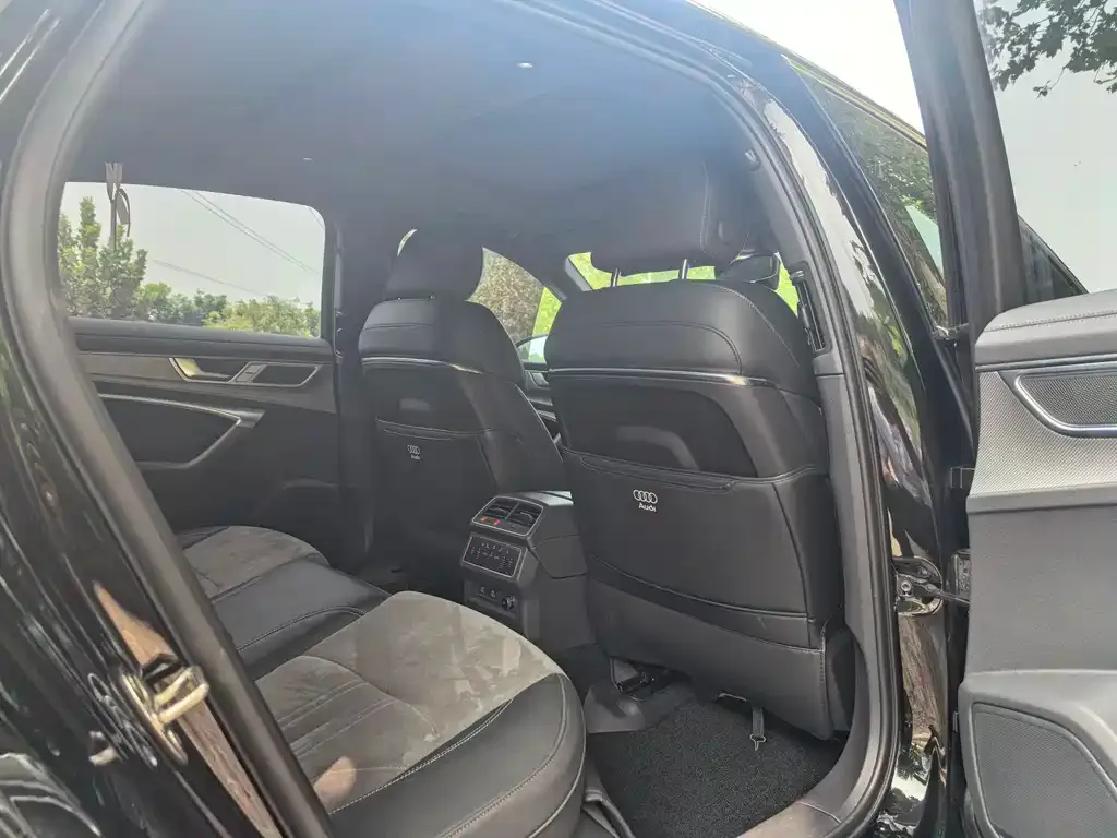 Audi A6L 2024 из CN, фото 5