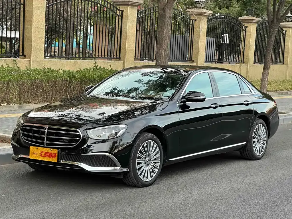 Mercedes-Benz E-Class — фото 1