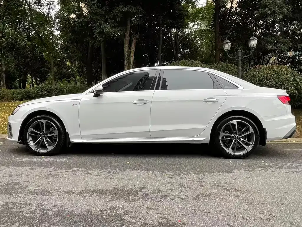 Audi A4L 2024 из CN, фото 3