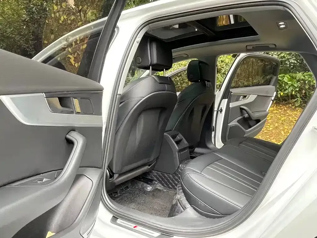 Audi A4L 2024 из CN, фото 7