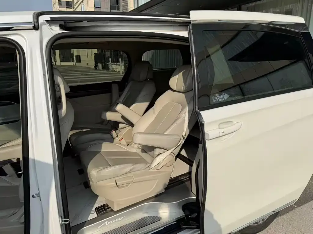 Buick GL8 2025 из CN, фото 10