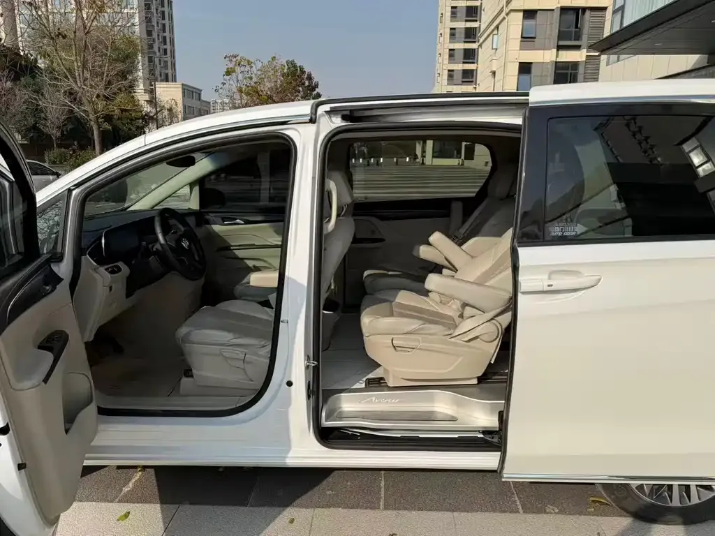 Buick GL8 2025 из CN, фото 9