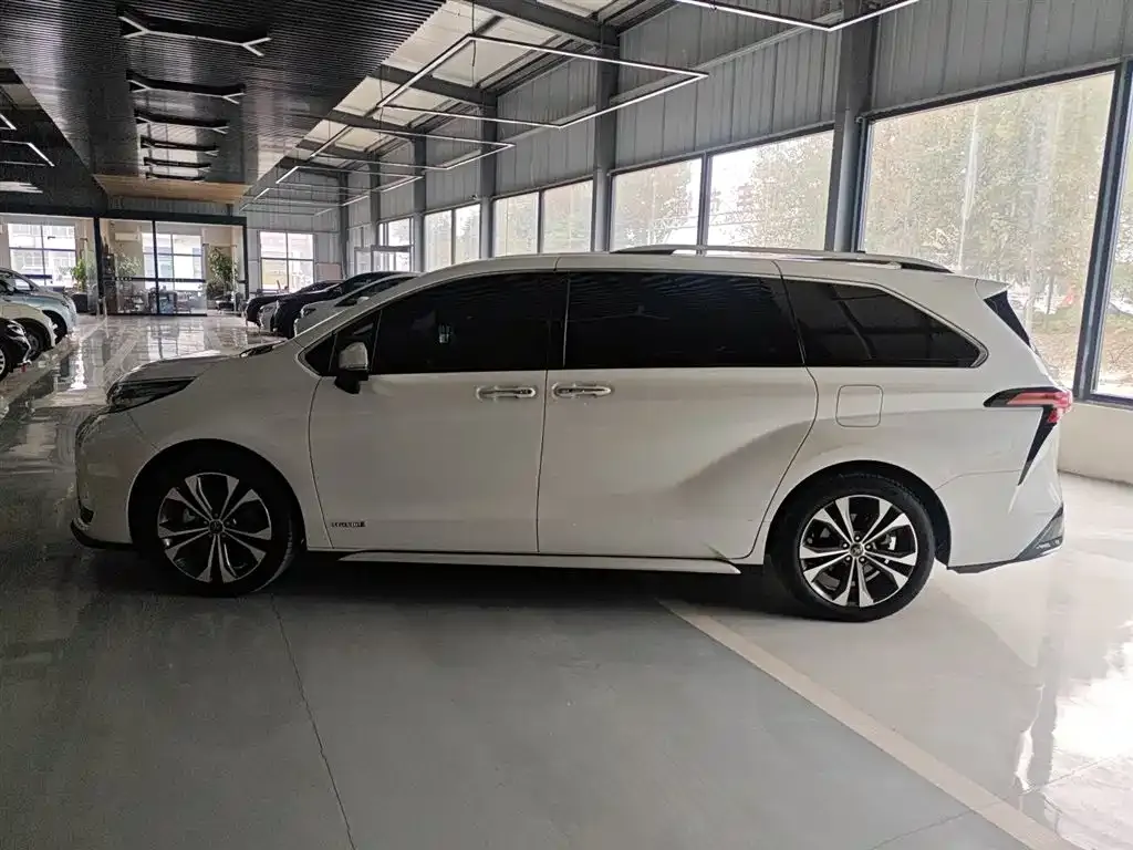 Toyota Granvia 2024 из CN, фото 5