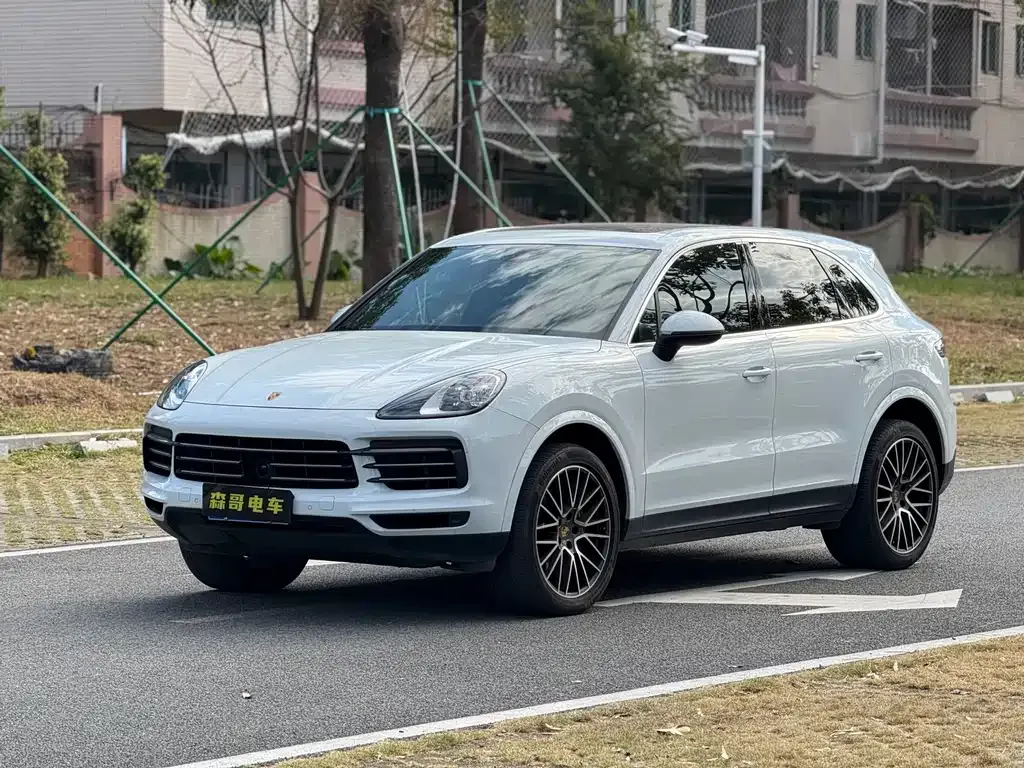 Porsche Cayenne — фото 1