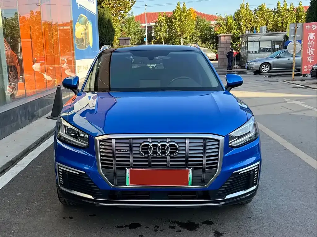 Audi Q2L e-tron — фото 2