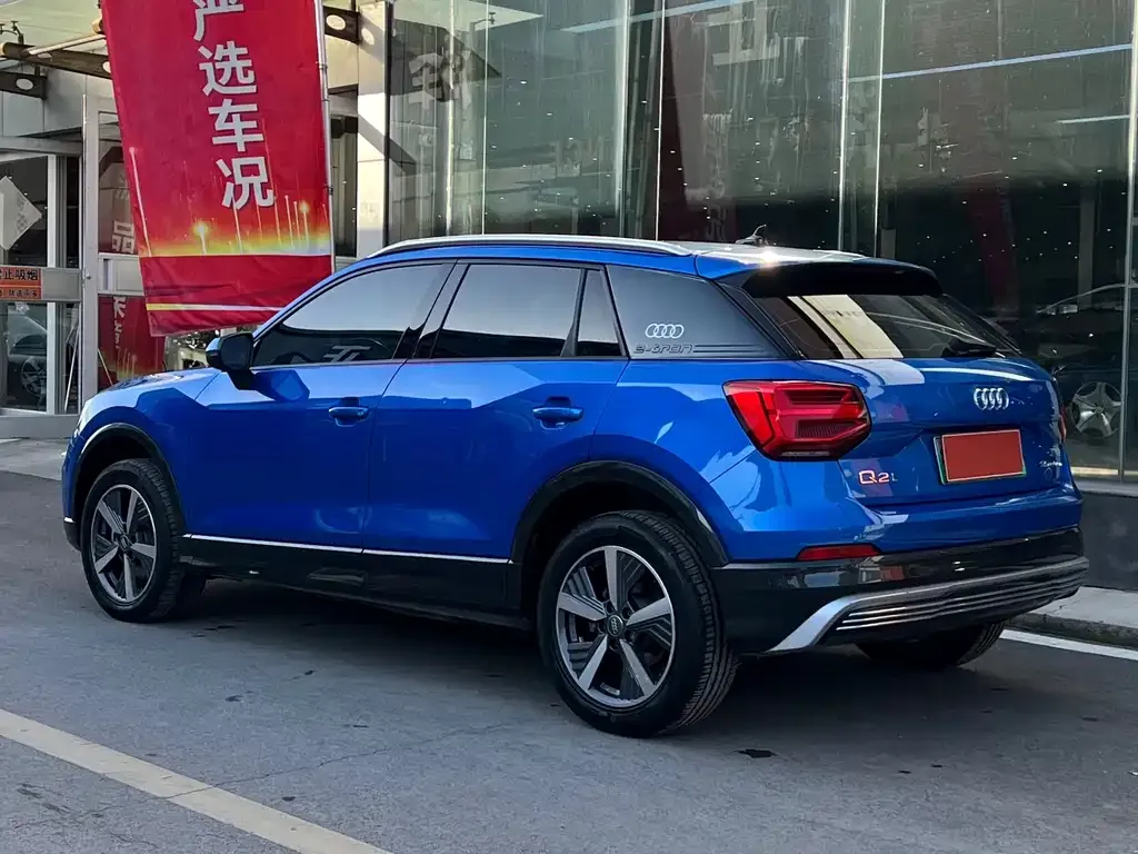 Audi Q2L e-tron — фото 4