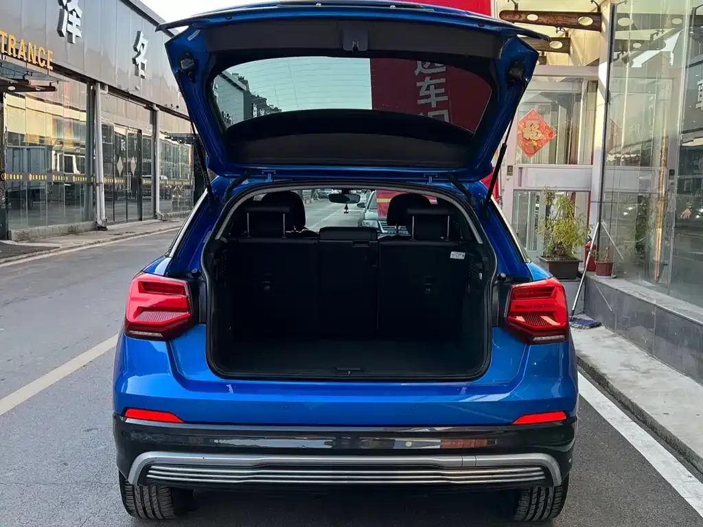 Audi Q2L e-tron — фото 6