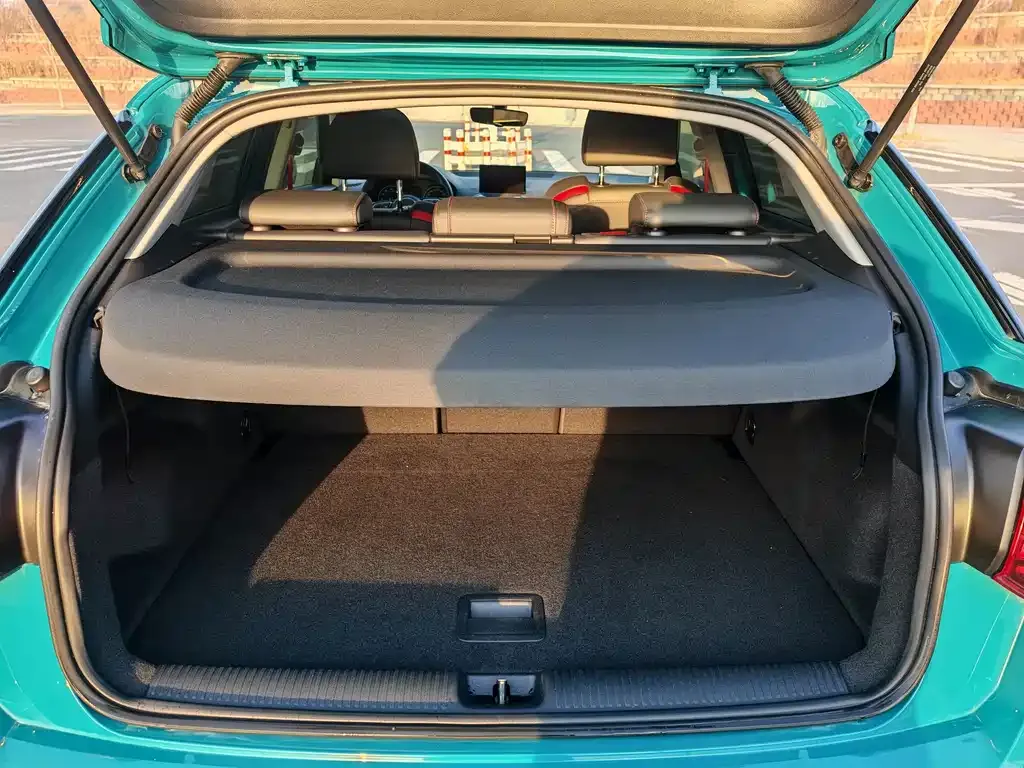 Audi Q2L 2021 из CN, фото 9