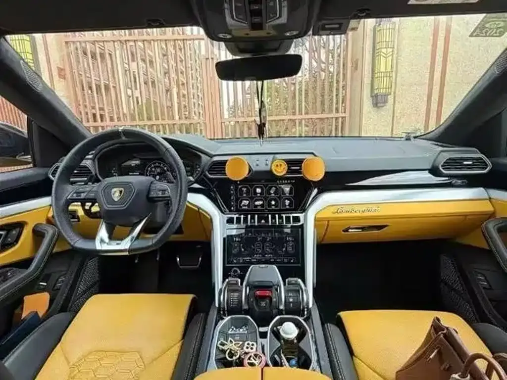 Lamborghini Urus — фото 10