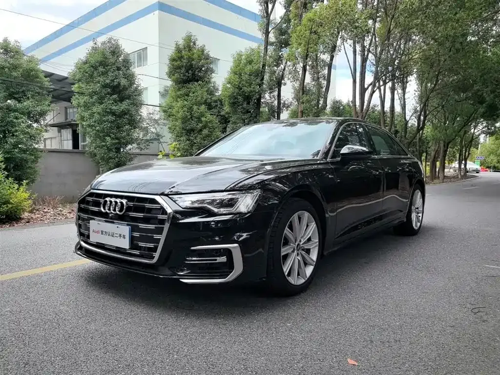 Audi A6L — фото 1