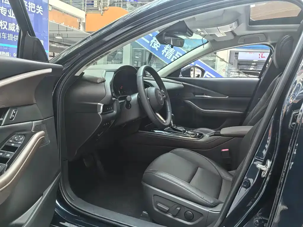Mazda CX-30 2022 из CN, фото 9
