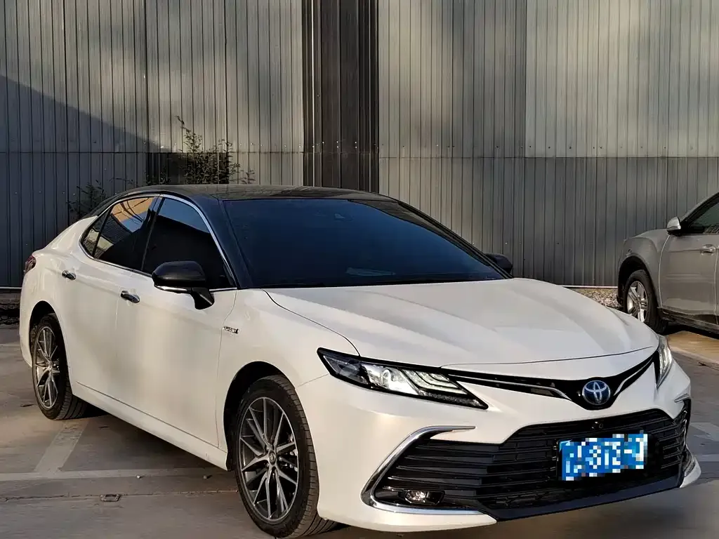 Toyota Camry — фото 3