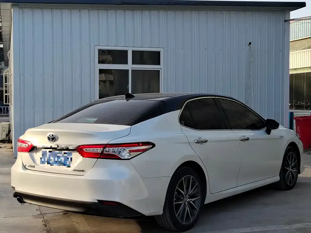 Toyota Camry — фото 7