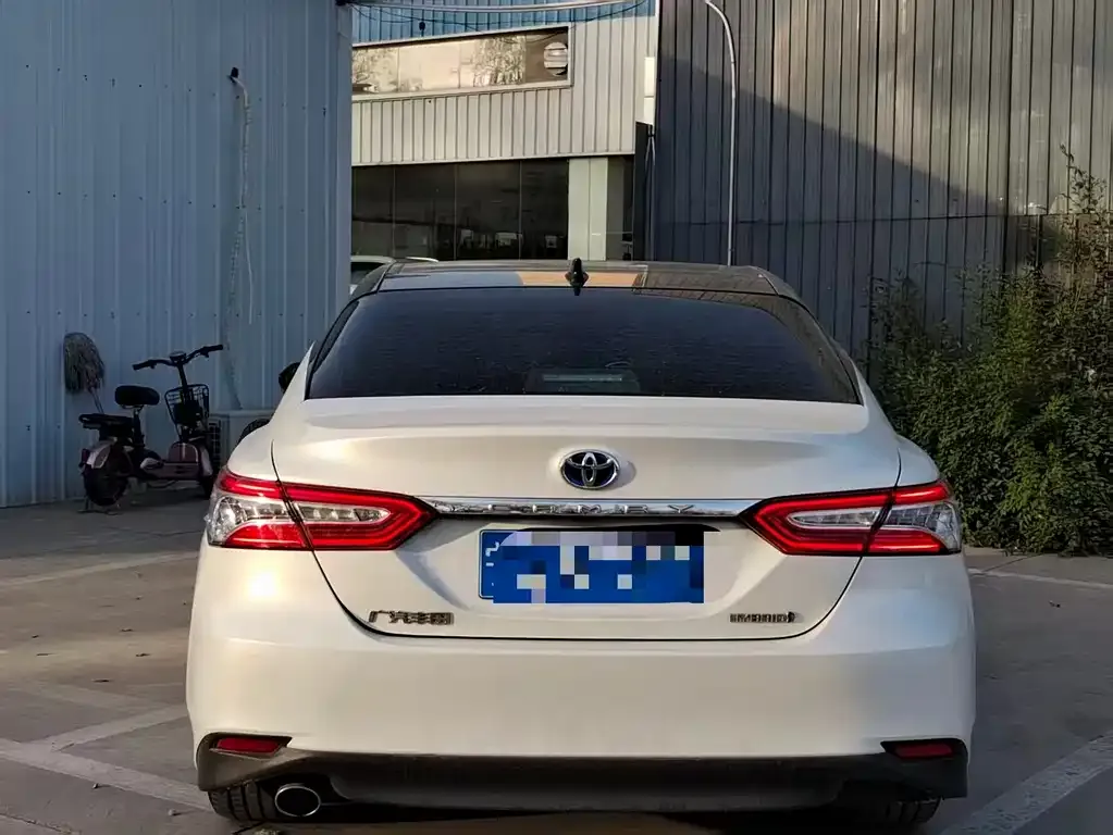 Toyota Camry — фото 8
