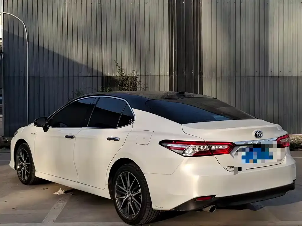 Toyota Camry — фото 9